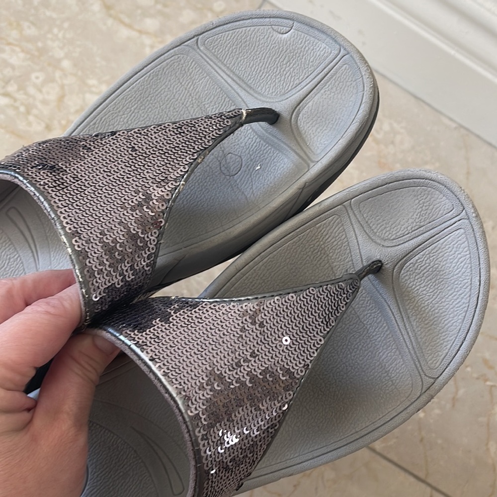 FitFlop Grey/Silver Shimmer-Sequence Wedge Glitter Sandal Size 8